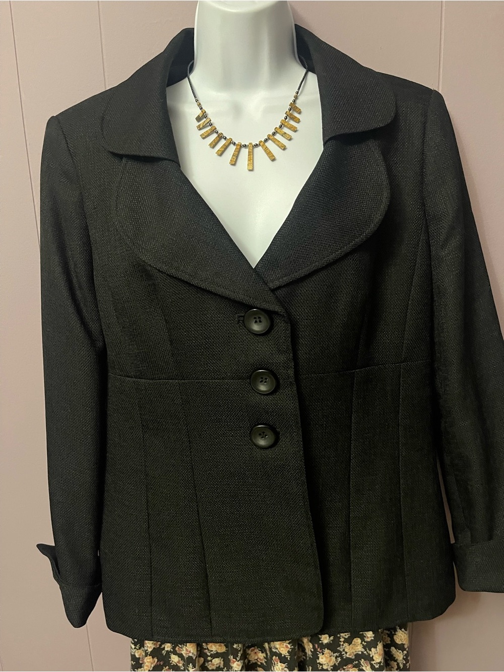 Le Suit Black Tailored Three-Button Blazer
